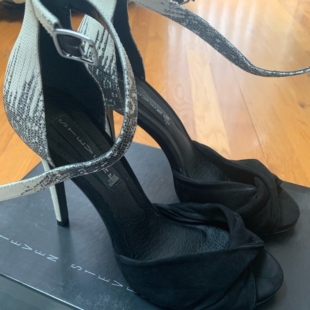 Black and white steve madden heel worn once